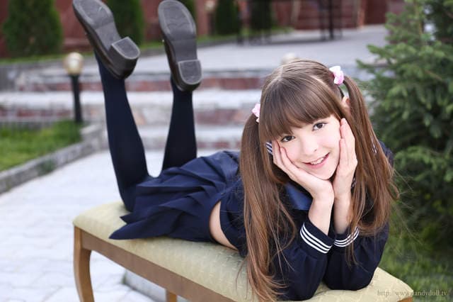 网路热传《超萌俄罗斯16岁水手服美少女》Eva R 四年后的她又会变得怎么样呢？
