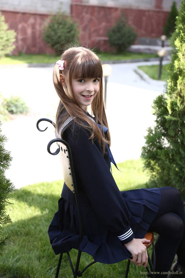 网路热传《超萌俄罗斯16岁水手服美少女》Eva R 四年后的她又会变得怎么样呢？