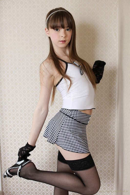 网路热传《超萌俄罗斯16岁水手服美少女》Eva R 四年后的她又会变得怎么样呢？