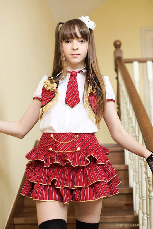 网路热传《超萌俄罗斯16岁水手服美少女》Eva R 四年后的她又会变得怎么样呢？