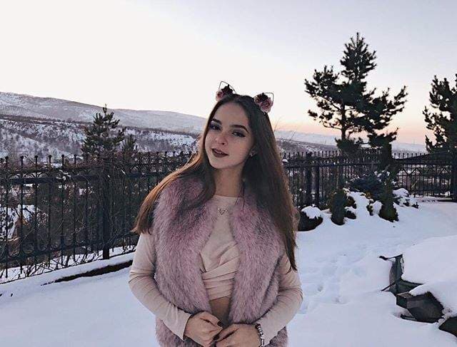 网路热传《超萌俄罗斯16岁水手服美少女》Eva R 四年后的她又会变得怎么样呢？