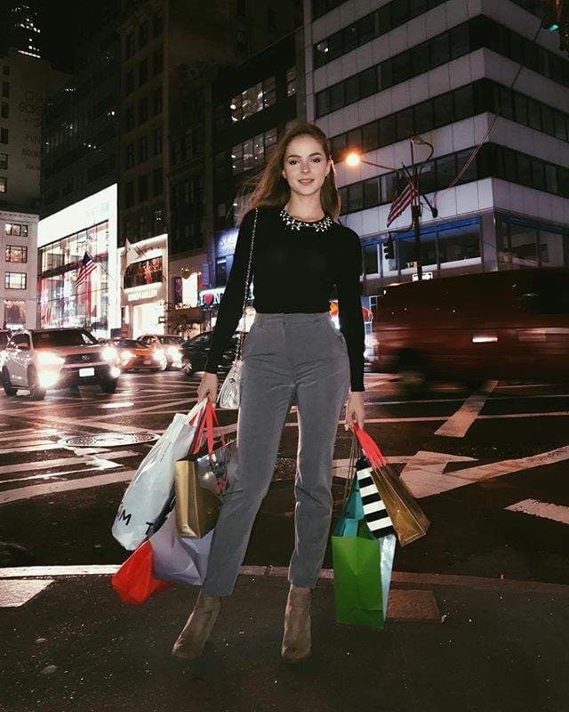 网路热传《超萌俄罗斯16岁水手服美少女》Eva R 四年后的她又会变得怎么样呢？