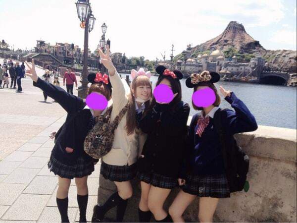 不灭的《制服迪士尼》出现了《最狂制服迪士尼》这定义上也是没有错啦XDDD