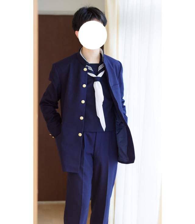 网友《提倡男中学生穿水手制服》比起一般中校服～水手服更美好不是吗？