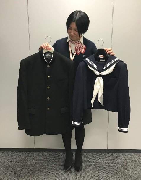 网友《提倡男中学生穿水手制服》比起一般中校服～水手服更美好不是吗？