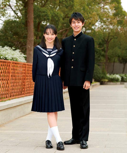 网友《提倡男中学生穿水手制服》比起一般中校服～水手服更美好不是吗？