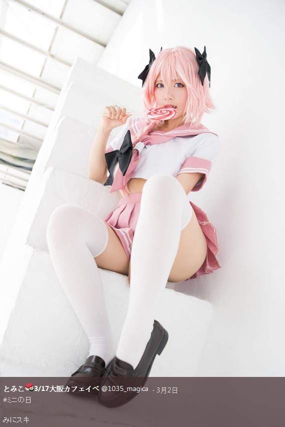 《水手服的白丝袜诱惑》绝对领域还有那若隐若现的透感James棒