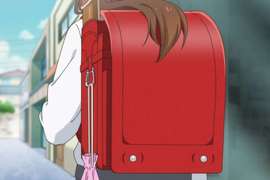 《学校书包性幻想》跟水手服一样成了变态文化的象征？家庭主妇担忧女儿前途多难……