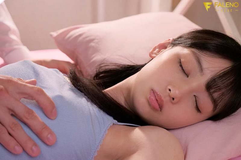 玩弄领导萝莉女儿舔乳头插入射精！时田亜美
