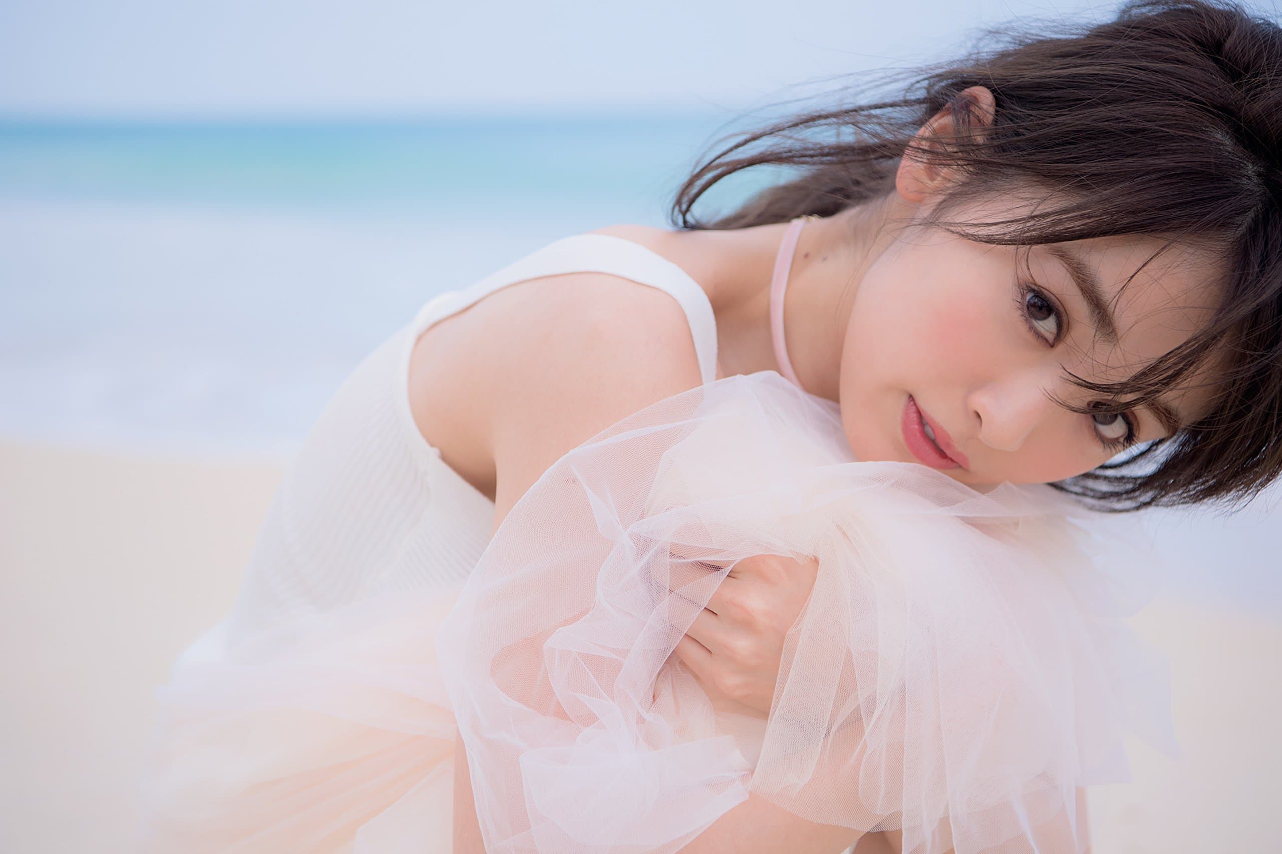 可爱、漂亮、性感。完美的人气模特儿「泉里香」小姐