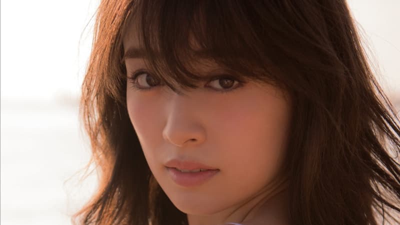 可爱、漂亮、性感。完美的人气模特儿「泉里香」小姐