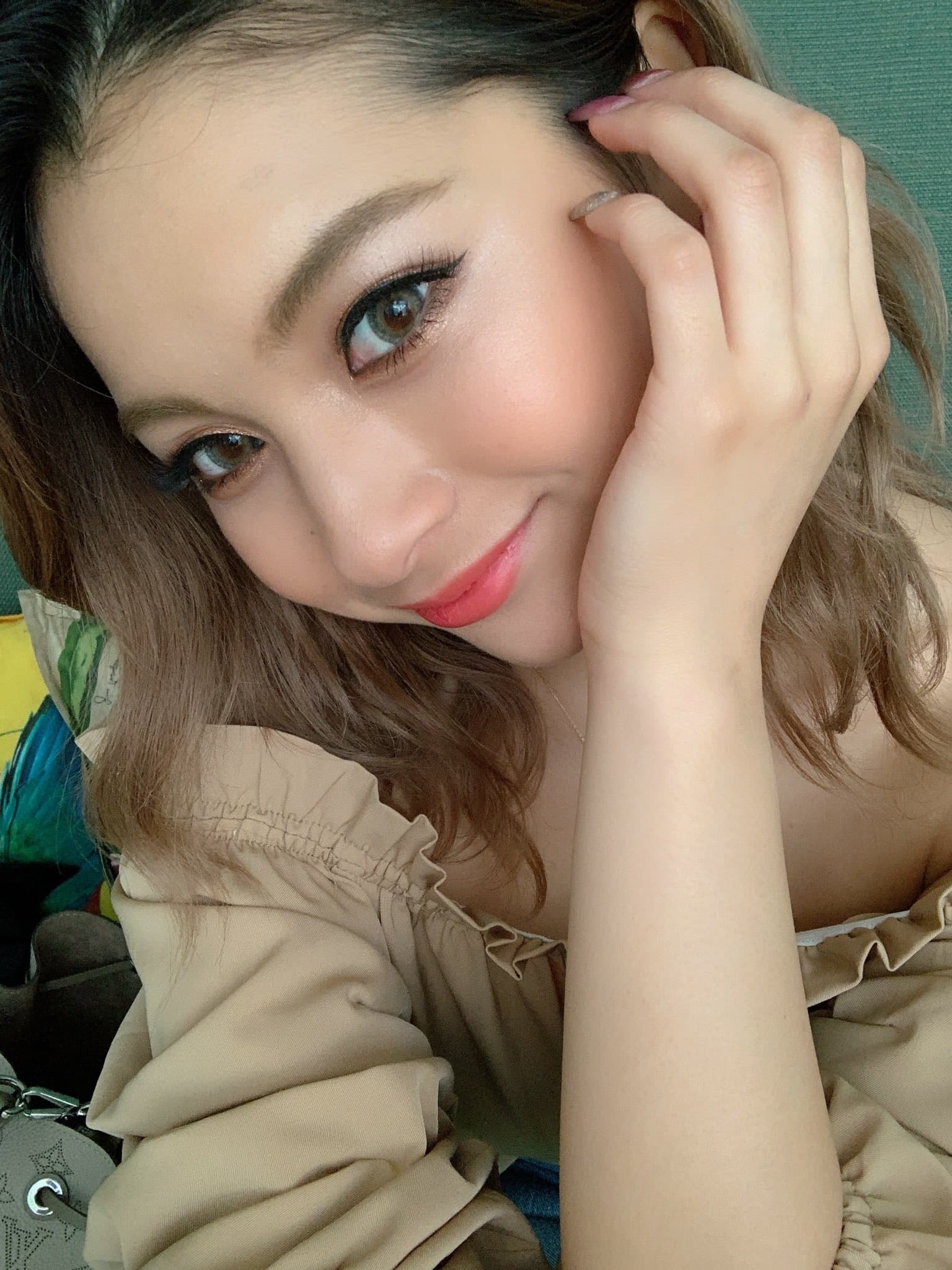 人气GAL(辣妹)模特儿「ゆきぽよ-Yukipoyo」中长发的造型绝赞话题中。