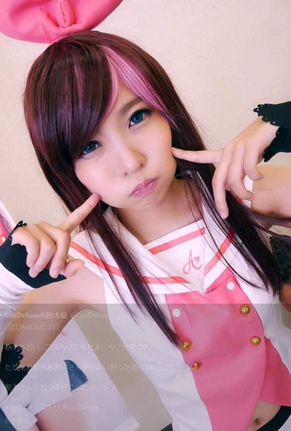 《绝对领域VR》美少女们静静的在你面前整理大腿袜