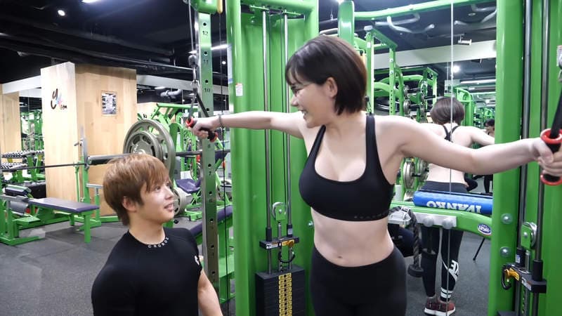 D槽女优《深田咏美做重训》这不是AV企划不要想著等等健身房里超展开喔