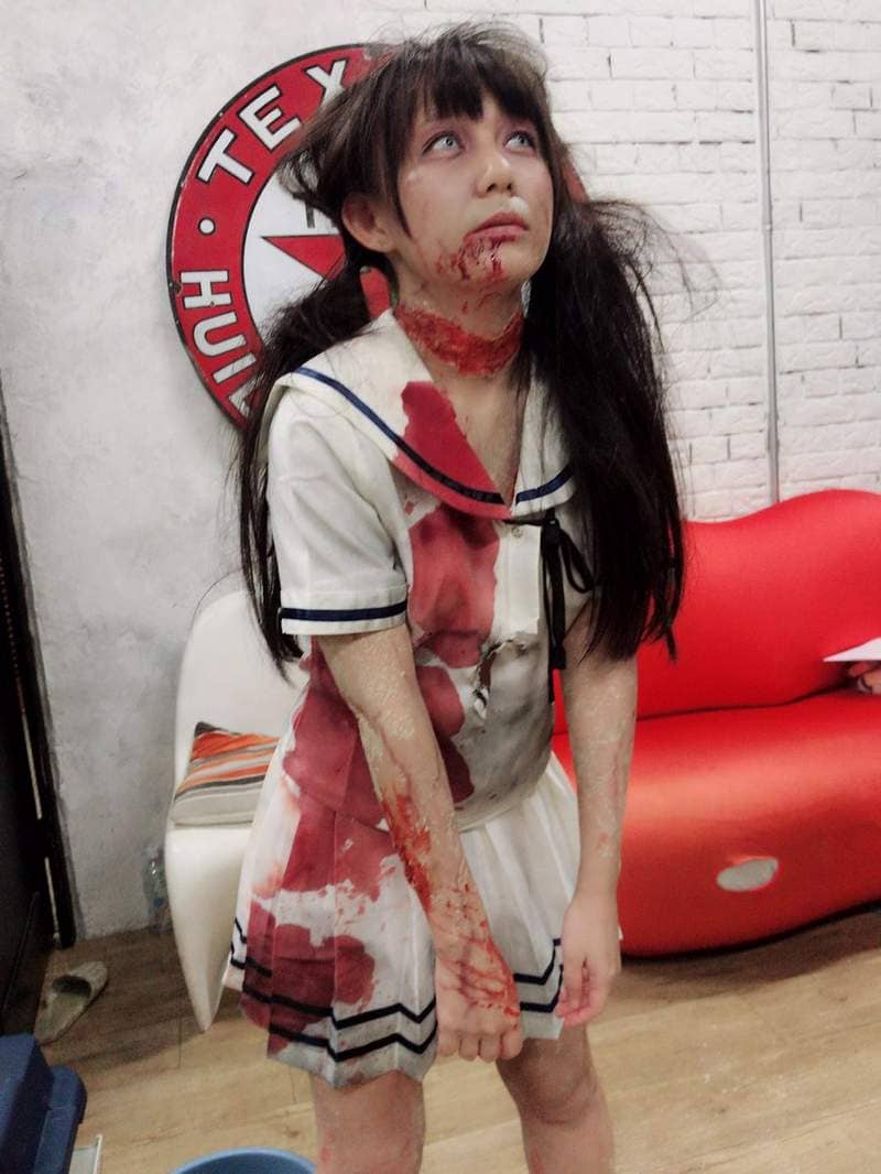 《SOD丧尸AV》小西真理惠血染全身 不说还以为在拍阴尸路