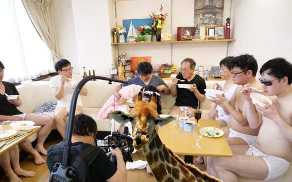 《AV摄影现场》女主要演男主要爽那摄影师该怎办？