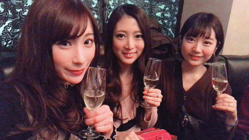 《AV女优铃村爱里》穿著粉丝的礼物参加忘年会 粉丝感动喊天使……