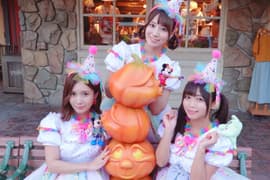 《AV女优好姐妹三人组》小岛南、初川南、羽咲美晴扮装畅游迪士尼～～