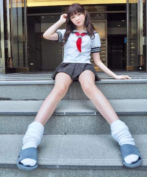 AV界第一美腿《绝对领域桥本有菜》让你一不小心就会陷入的制服女子性感圣域