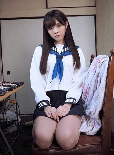 AV界第一美腿《绝对领域桥本有菜》让你一不小心就会陷入的制服女子性感圣域