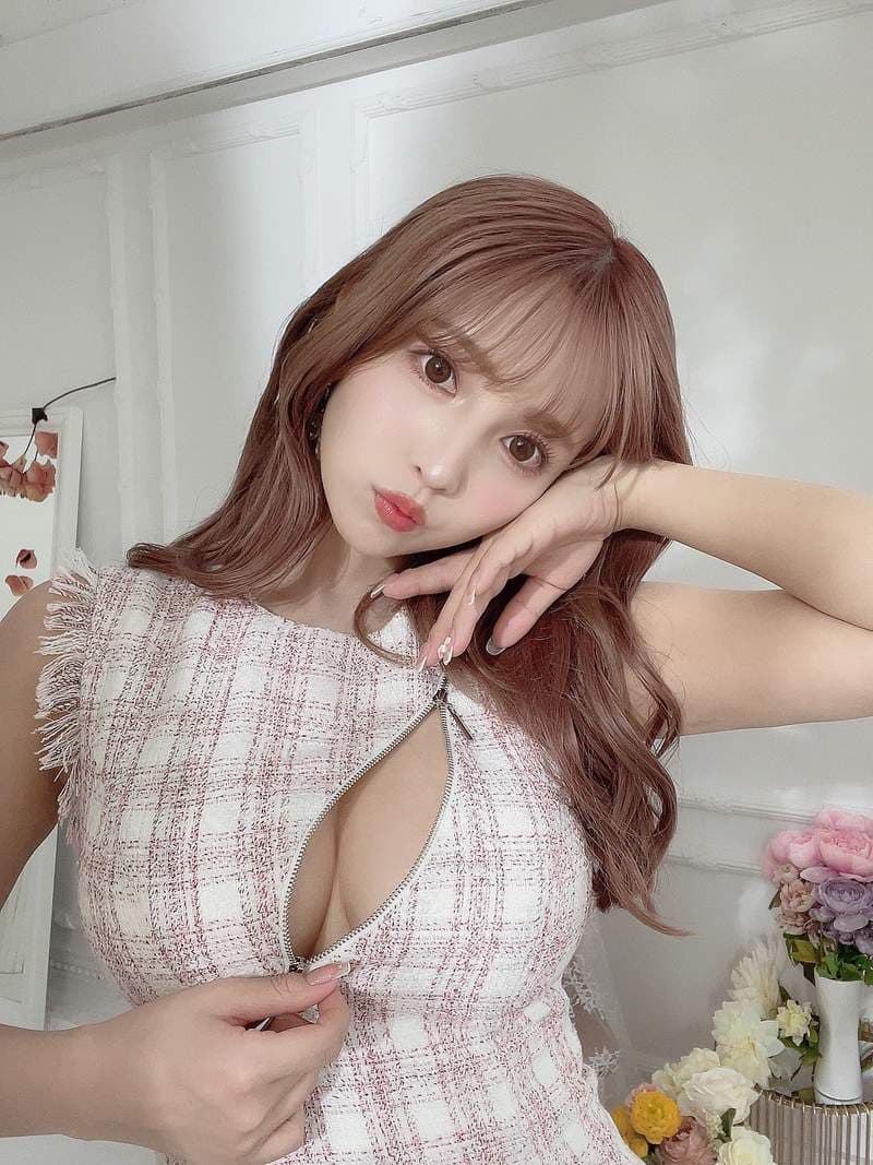 2021年《最红AV女优 TOP10》印象中三上悠亚应该好几次拿过第一了吧？