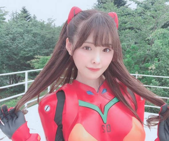 AV界第一美腿《桥本有菜cos明日香》想不到这身紧身衣穿上这么搭啊