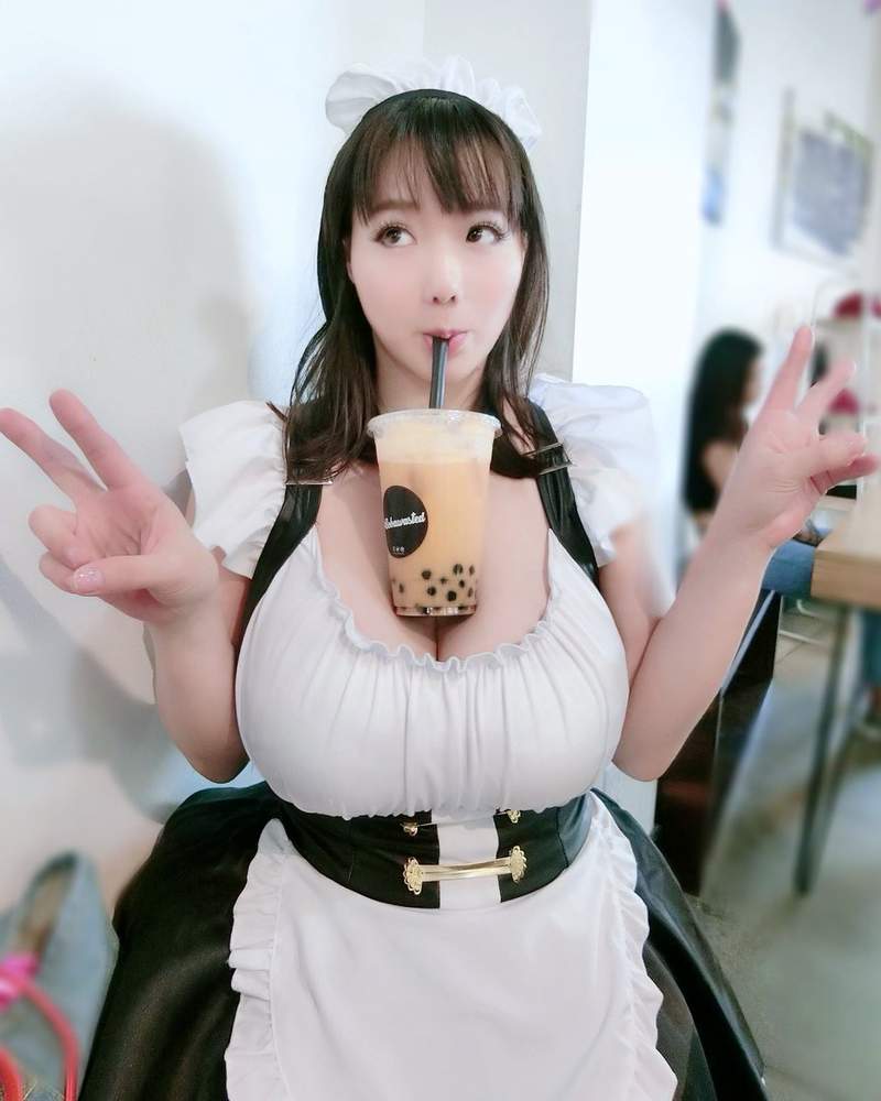 胸部夹珍奶《澁谷果步cos蒂法》J罩杯的威力那件T恤快被撑破了