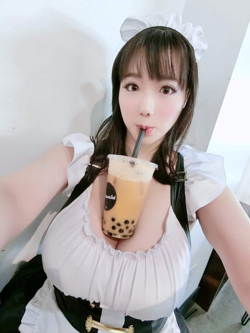 胸部夹珍奶《澁谷果步cos蒂法》J罩杯的威力那件T恤快被撑破了