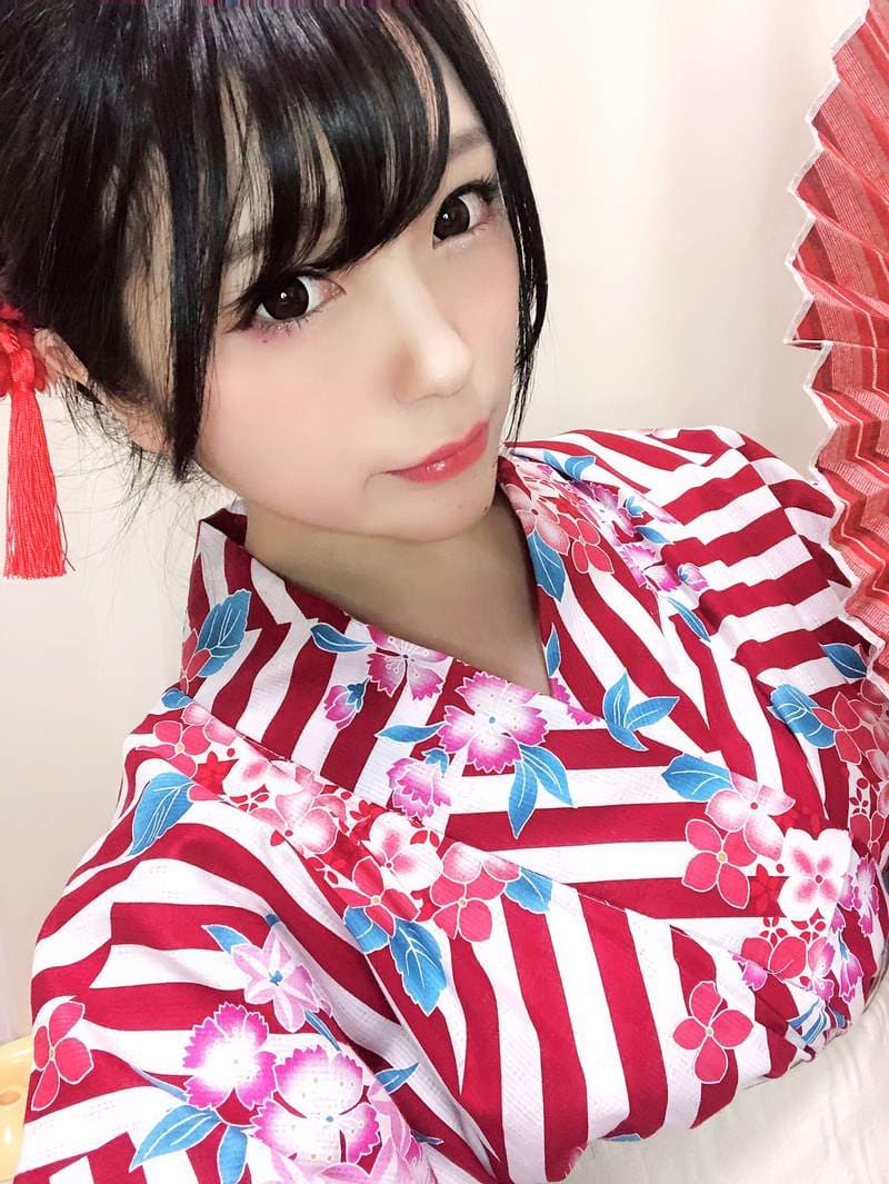 《AV女优南梨央奈》粉丝爱玩猜猜我是谁 经纪人吐槽哪记得住大家的名字……