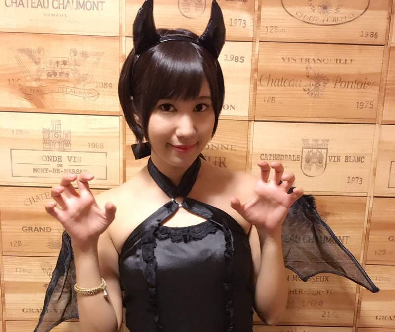 前AV凑莉久爆料《吃鸡有助养颜美容》太久没吃害她脸颊松弛了……