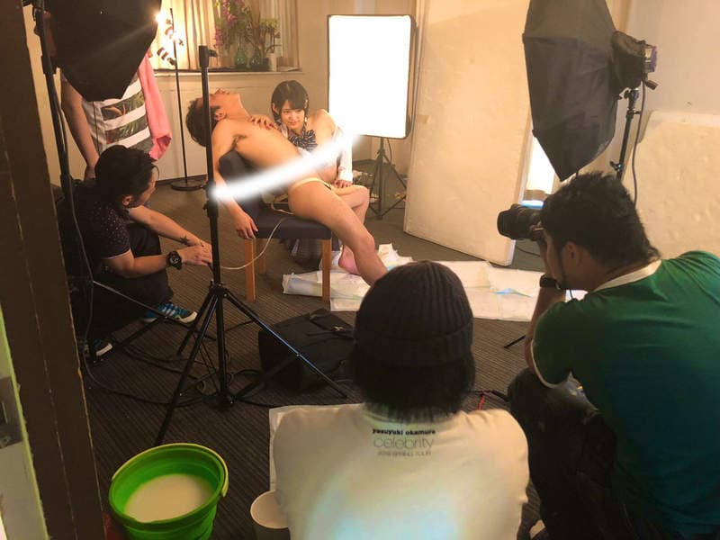 第二弹《A片侧拍场景照》所以离男优最近的是导演的裤裆吗