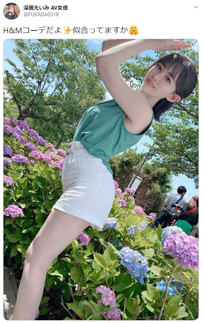 《AV女优深田えいみ》晒穿搭照不小心拍到路人 修背景意外演变成恶搞改图大赛