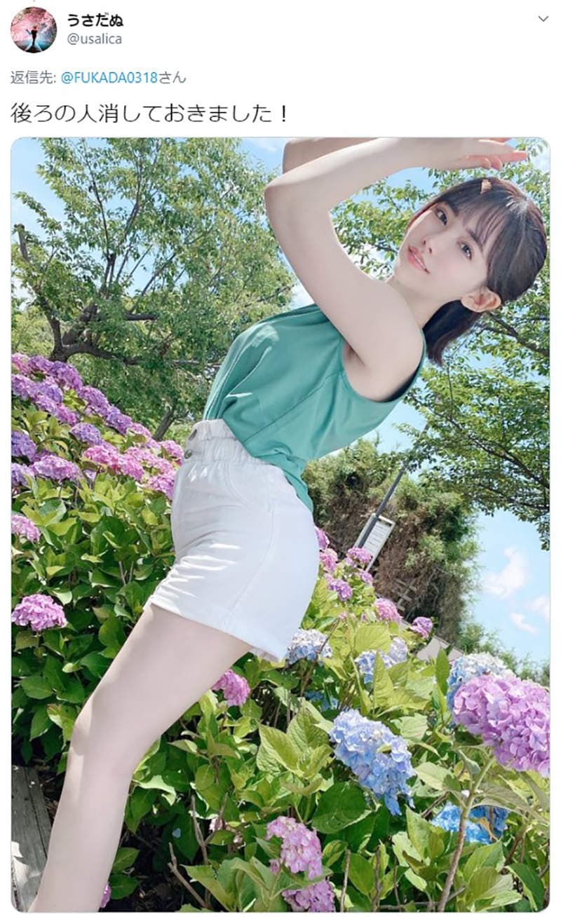 《AV女优深田えいみ》晒穿搭照不小心拍到路人 修背景意外演变成恶搞改图大赛