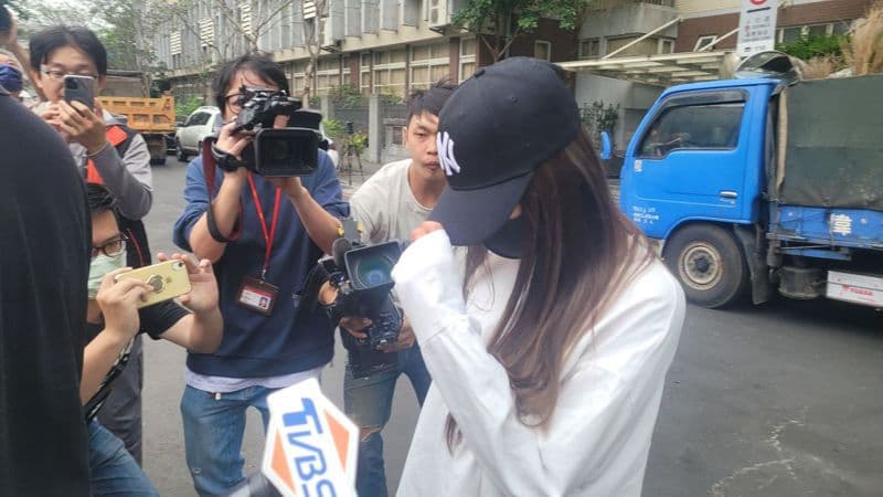 SWAG捷运车厢拍A片 女优爱子到案称「设计场景」