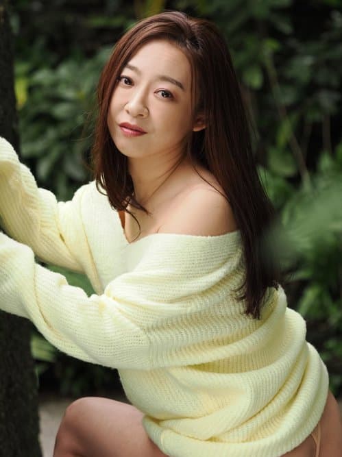 没有片拍只能卖 退休女优有点惨