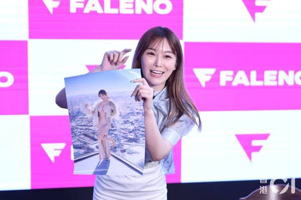 绘丽奈拒与粉丝合照称「业界规矩」 网贴另一AV女优合照轰耍大牌