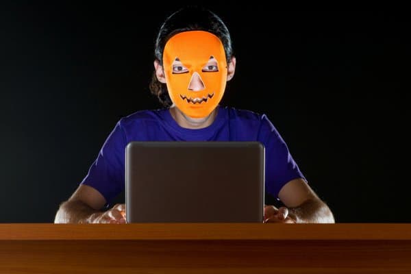 破解AV马赛克！日男靠AI技术「卖无码片」赚百万 涉侵权遭捕