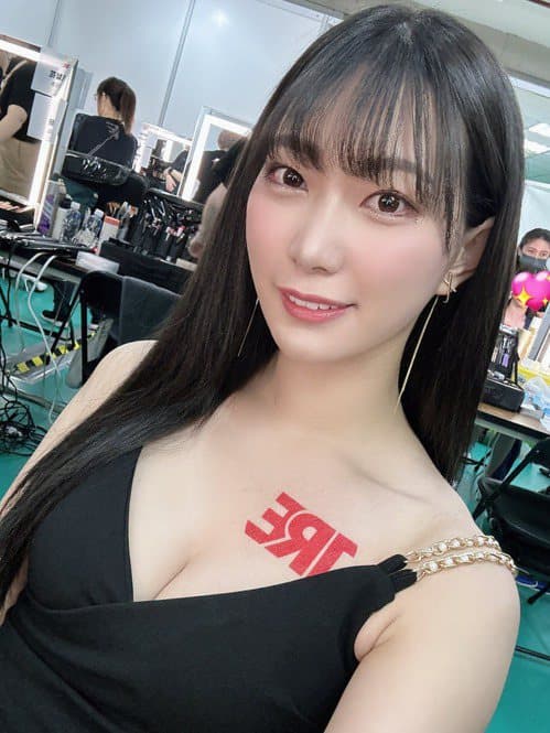 男友为这女优冲成人展…陪逛过程曝光 她看清：终于知道是怎样的人