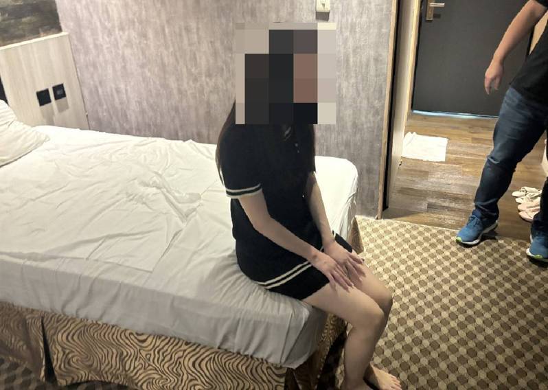 影／西屯警扫黄 惊见疑「日本FC2素人女优」索2万等呒人客