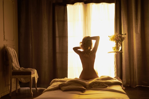 为出道冲流量？日正妹穿内衣逛迪士尼挨轰 转战拍AV遭老司机抓包