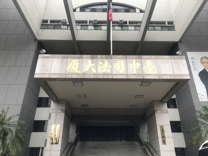 成人展和AV女优亲密互动 他竟遭网友肉搜公审...始作俑者下场曝 成人展和AV女优亲密互动 他竟遭网友肉搜公审...始作俑者下场曝