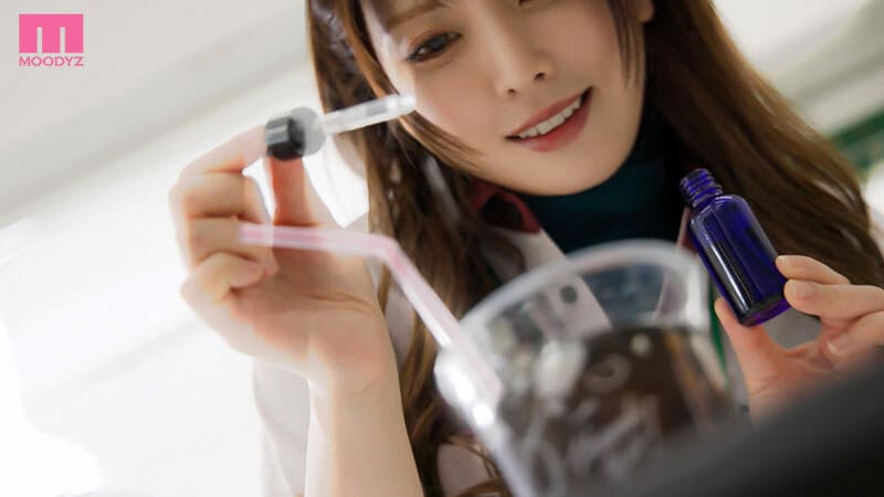 强制喝下春药！人妻新村晶不伦射精24发(MIAA-968)