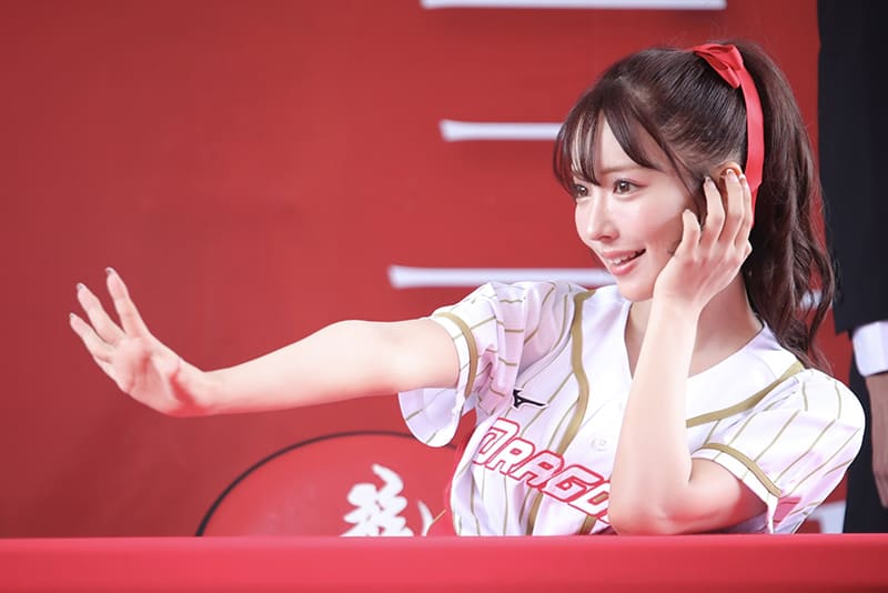 三上悠亚开球惹风波！日本暗黑界的人怎么看