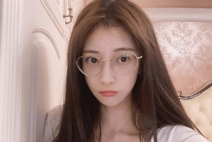 【网红流出】：仙女直播主换衣走光露点！全网大饱眼福