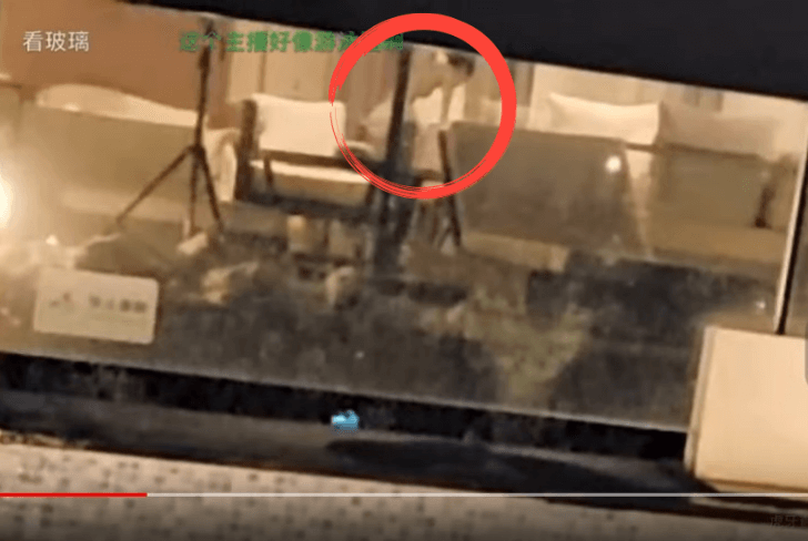 【网红流出】：仙女直播主换衣走光露点！全网大饱眼福